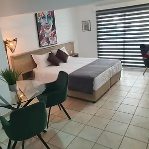 larnaca-bay-suites.protaras-cy-hotels.com/